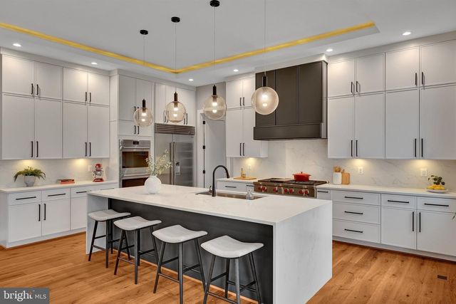 1100 BALLS HILL RD, Mclean, VA 22101