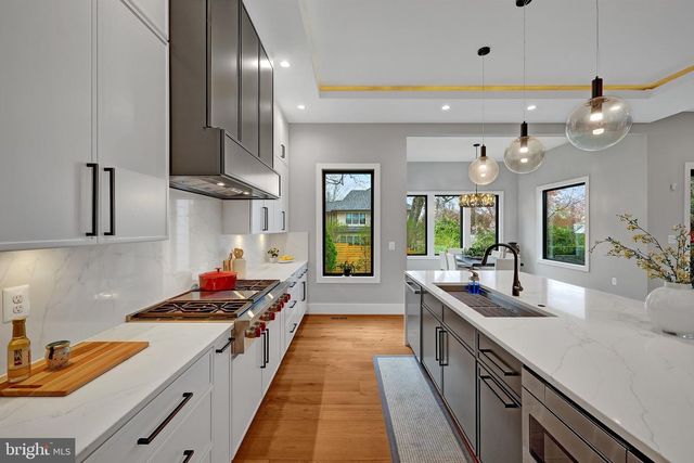 1100 BALLS HILL RD, Mclean, VA 22101