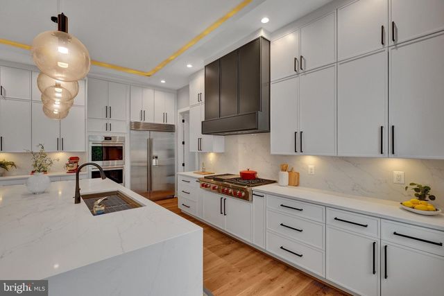 1100 BALLS HILL RD, Mclean, VA 22101