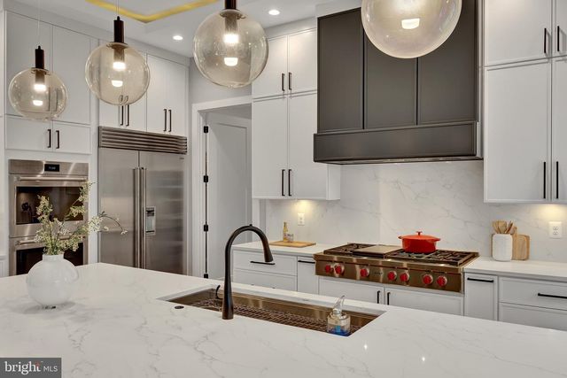 1100 BALLS HILL RD, Mclean, VA 22101