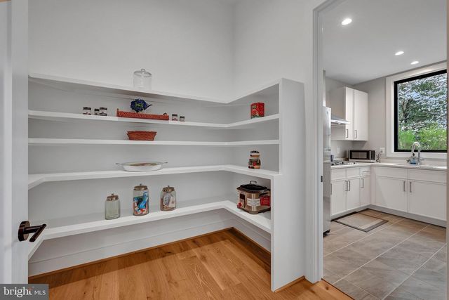 1100 BALLS HILL RD, Mclean, VA 22101