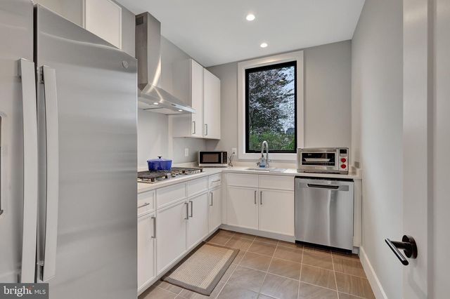 1100 BALLS HILL RD, Mclean, VA 22101