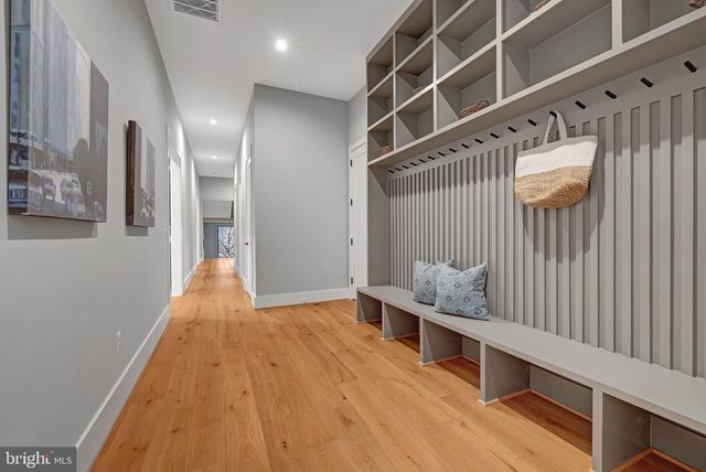 1100 BALLS HILL RD, Mclean, VA 22101