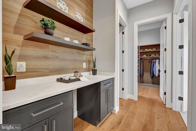 1100 BALLS HILL RD, Mclean, VA 22101