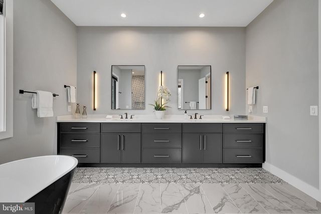 1100 BALLS HILL RD, Mclean, VA 22101