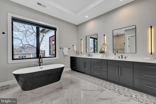 1100 BALLS HILL RD, Mclean, VA 22101