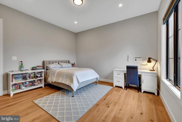 1100 BALLS HILL RD, Mclean, VA 22101