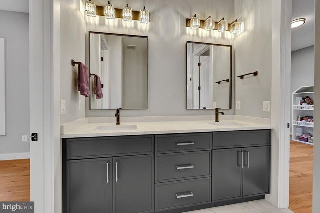 1100 BALLS HILL RD, Mclean, VA 22101