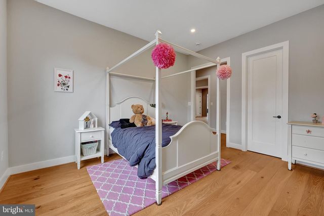 1100 BALLS HILL RD, Mclean, VA 22101