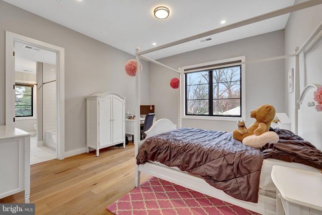 1100 BALLS HILL RD, Mclean, VA 22101