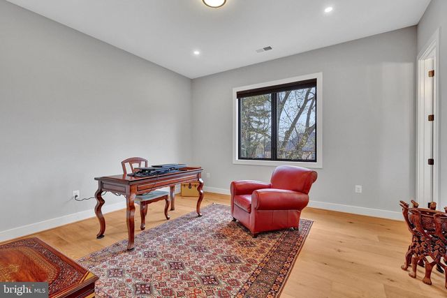 1100 BALLS HILL RD, Mclean, VA 22101