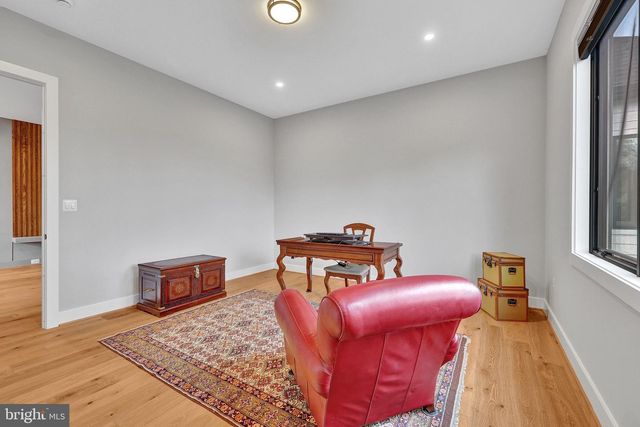 1100 BALLS HILL RD, Mclean, VA 22101