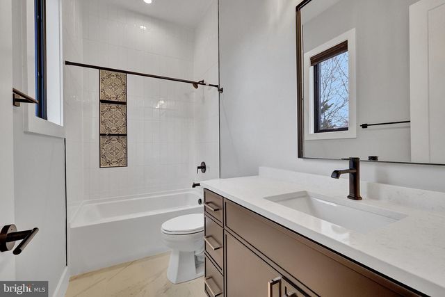 1100 BALLS HILL RD, Mclean, VA 22101