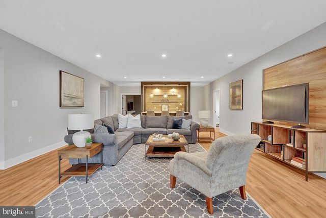 1100 BALLS HILL RD, Mclean, VA 22101