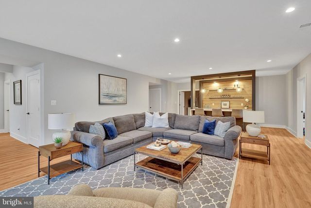 1100 BALLS HILL RD, Mclean, VA 22101