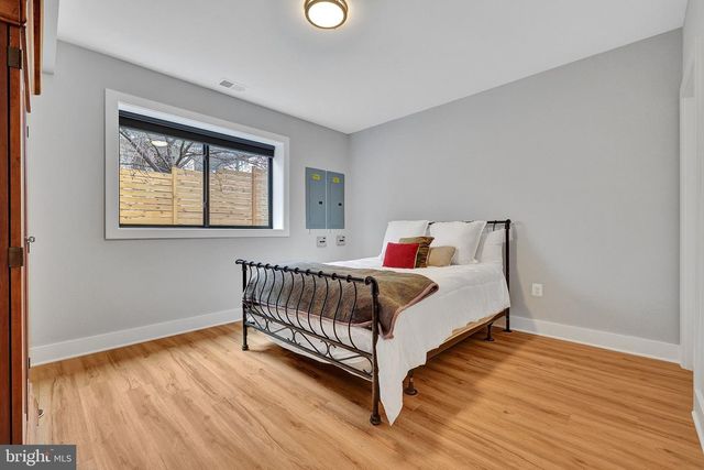 1100 BALLS HILL RD, Mclean, VA 22101