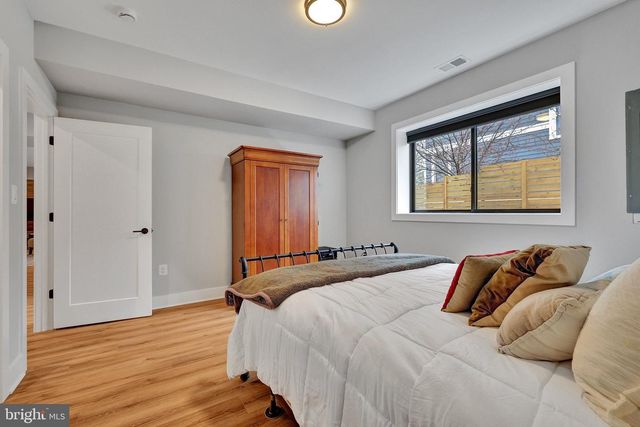 1100 BALLS HILL RD, Mclean, VA 22101