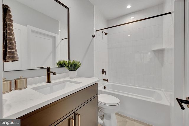 1100 BALLS HILL RD, Mclean, VA 22101