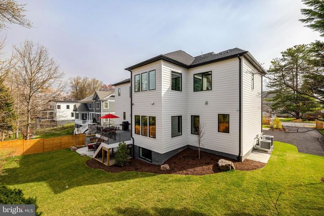 1100 BALLS HILL RD, Mclean, VA 22101