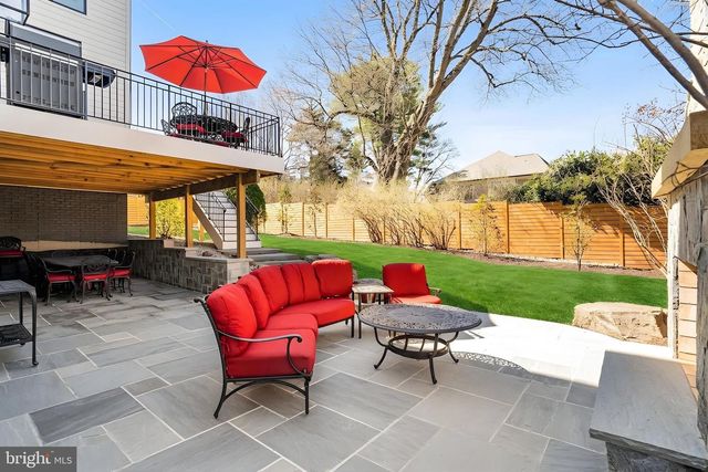 1100 BALLS HILL RD, Mclean, VA 22101