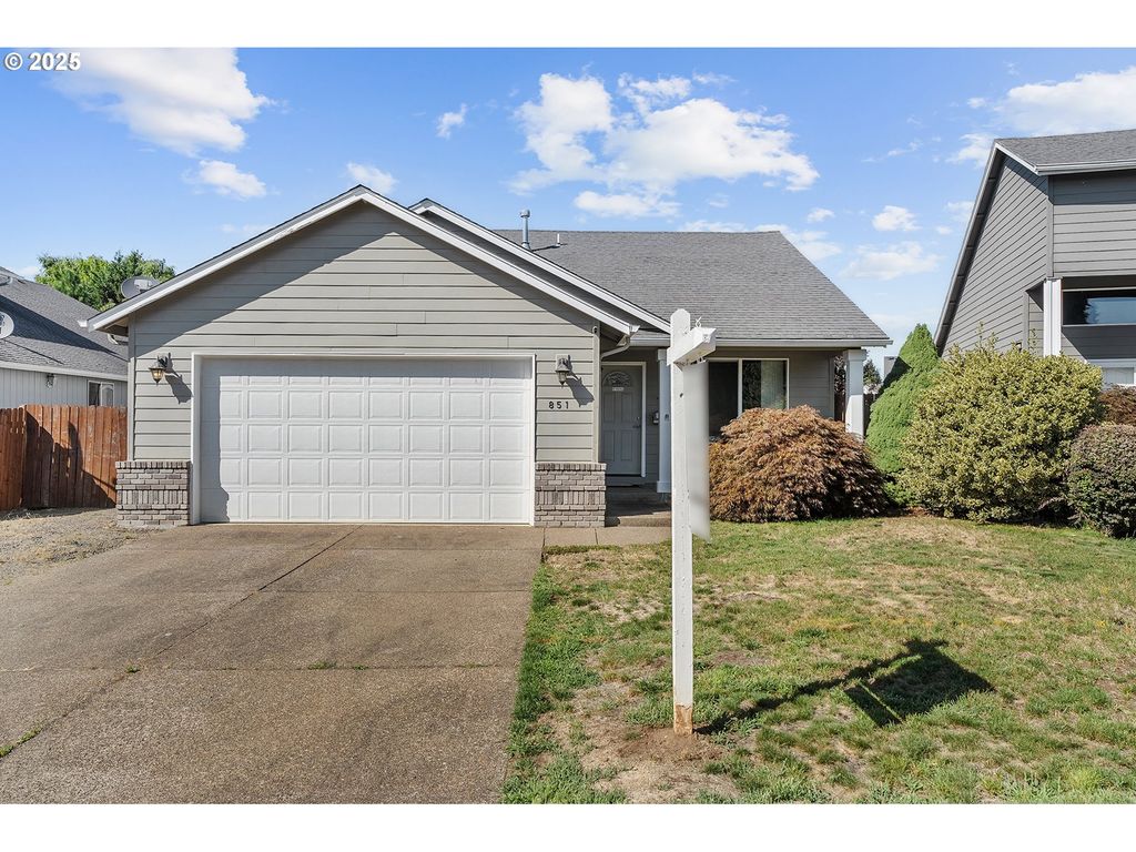 851 MEADOW Dr, Molalla, OR 97038