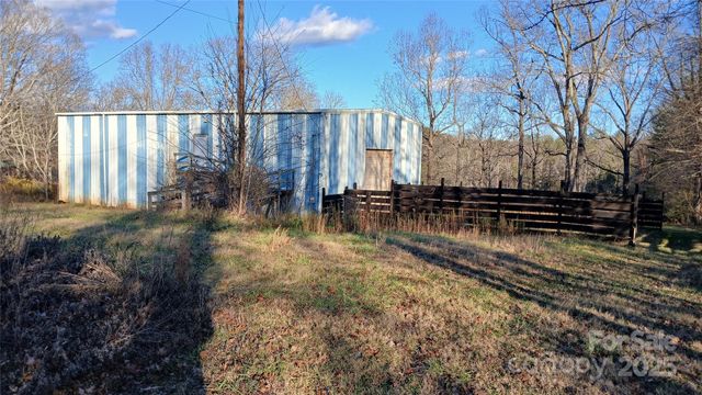 2285 Tarheel Place, Lenoir, NC 28645