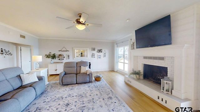 21028 Bay Shore Dr, Flint, TX 75762