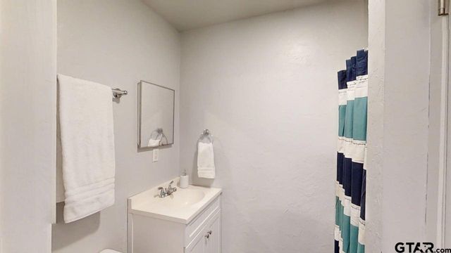 21028 Bay Shore Dr, Flint, TX 75762