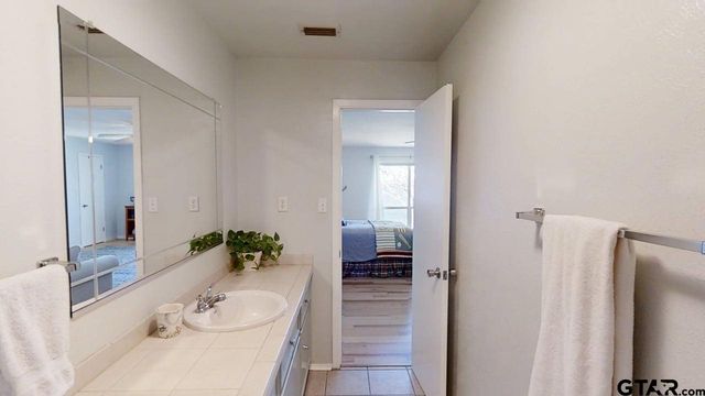 21028 Bay Shore Dr, Flint, TX 75762