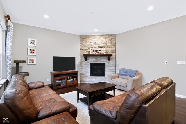 275 N Bend Drive, Greenwood, IN 46142