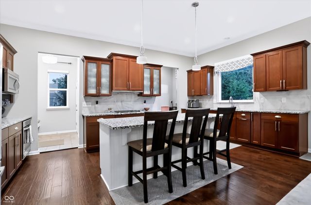 275 N Bend Drive, Greenwood, IN 46142