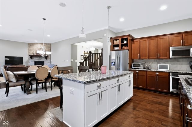 275 N Bend Drive, Greenwood, IN 46142