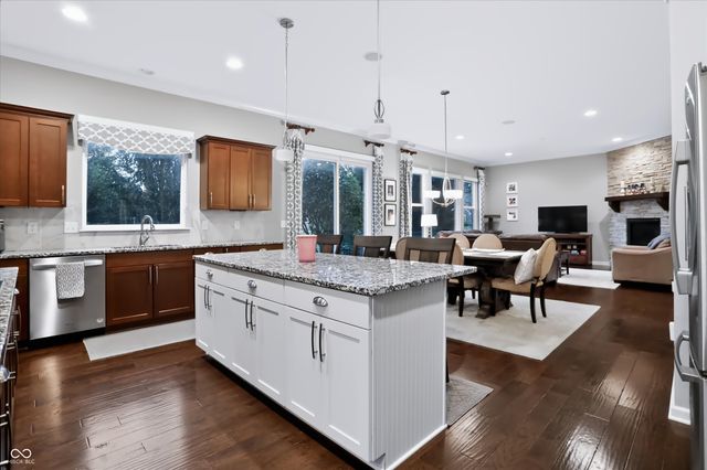 275 N Bend Drive, Greenwood, IN 46142