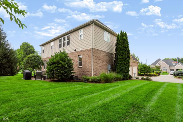 275 N Bend Drive, Greenwood, IN 46142