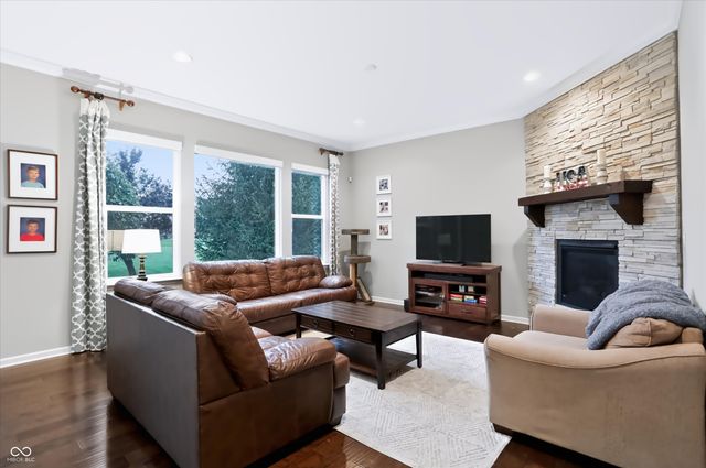 275 N Bend Drive, Greenwood, IN 46142