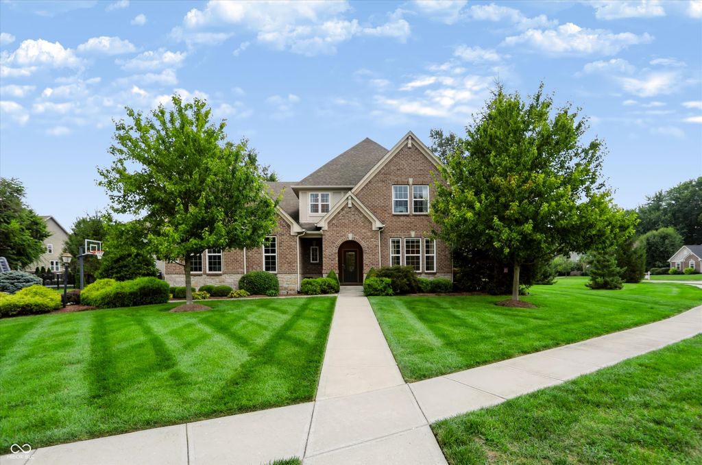275 N Bend Drive, Greenwood, IN 46142
