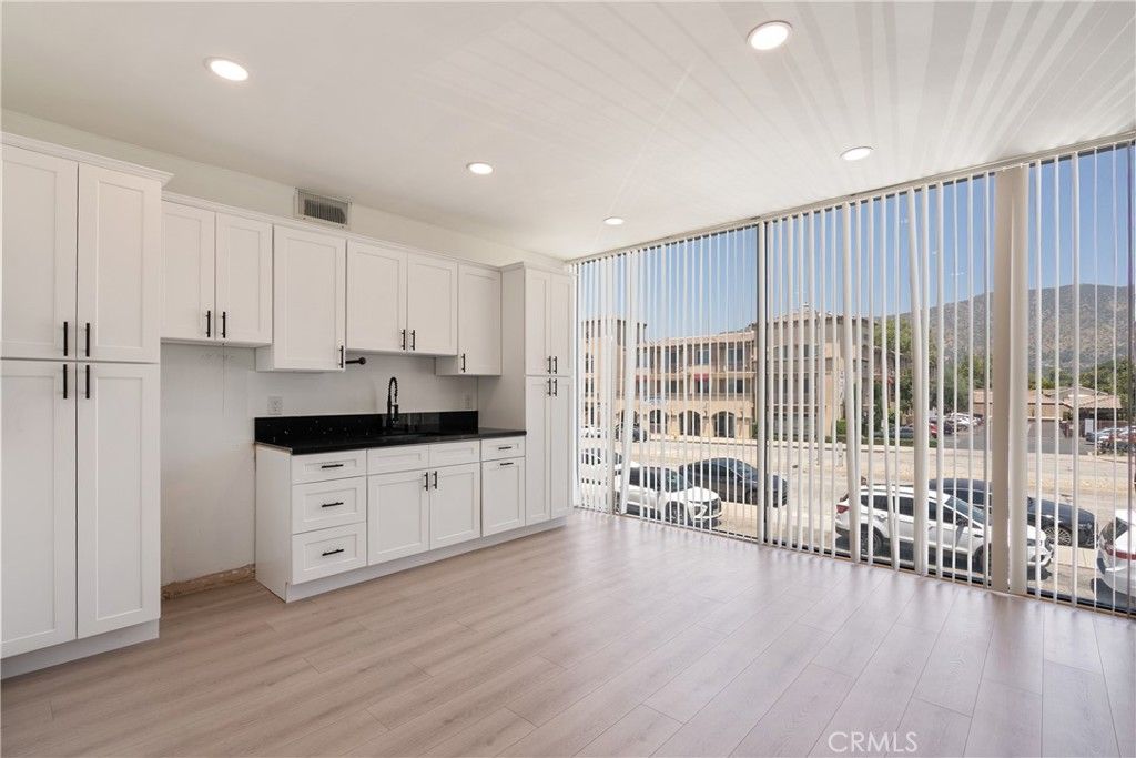 Image 17 of property listing at 618 W Route 66, Glendora, CA 91740