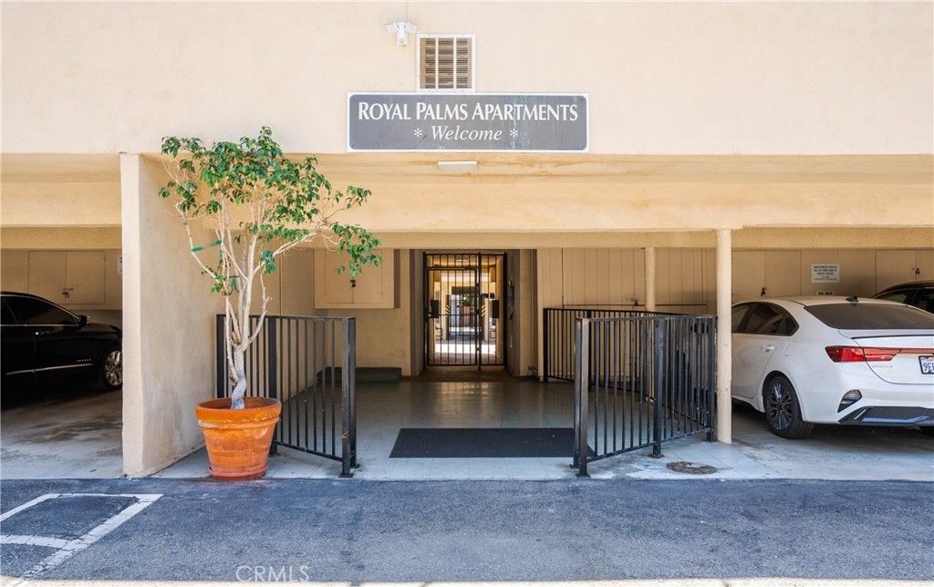 Image 2 of property listing at 618 W Route 66, Glendora, CA 91740