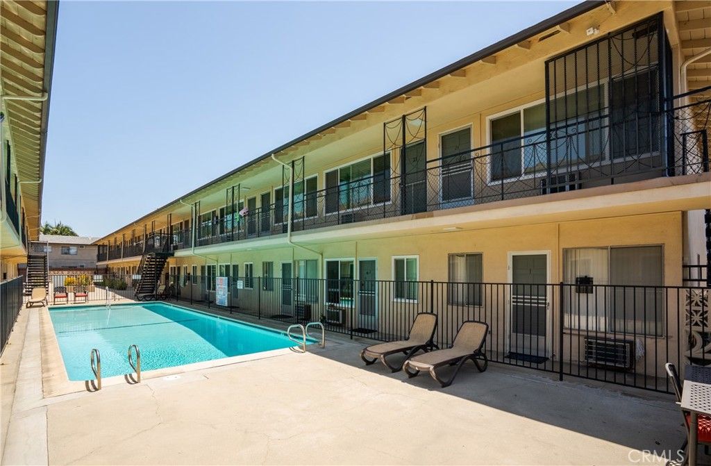 Image 4 of property listing at 618 W Route 66, Glendora, CA 91740