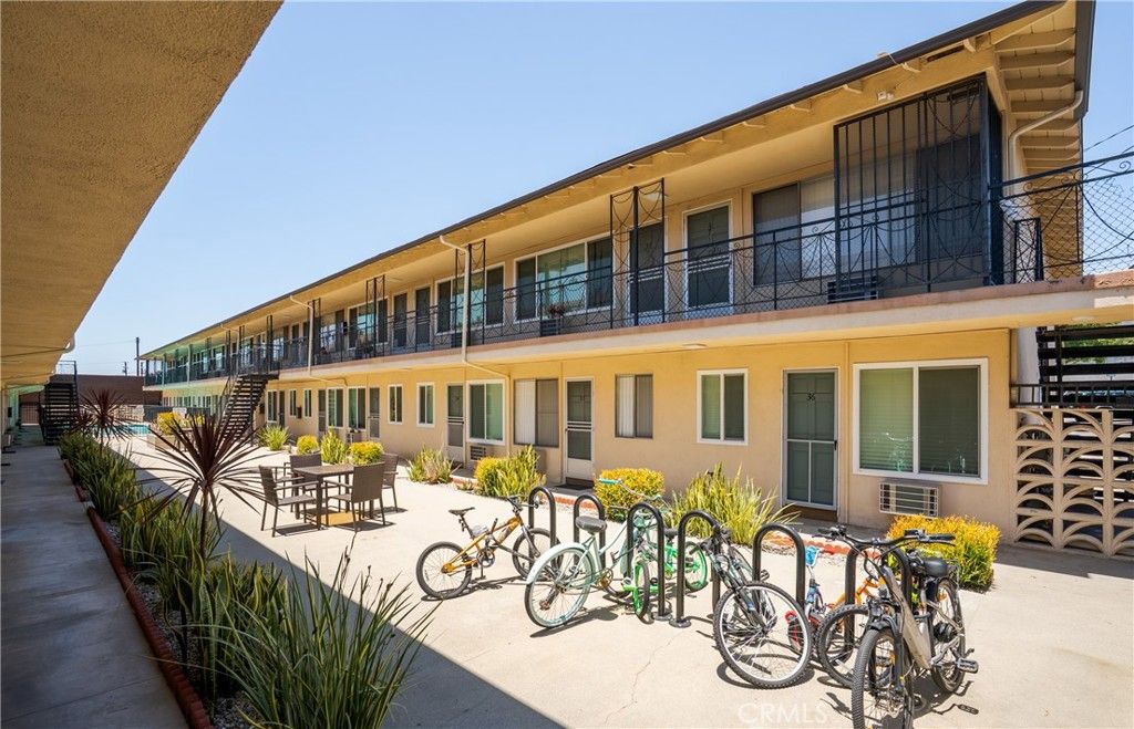Image 5 of property listing at 618 W Route 66, Glendora, CA 91740