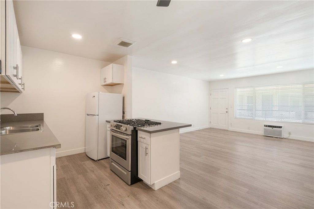 Image 7 of property listing at 618 W Route 66, Glendora, CA 91740