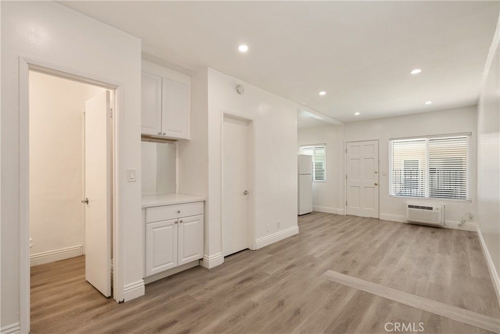 Image 9 of property listing at 618 W Route 66, Glendora, CA 91740