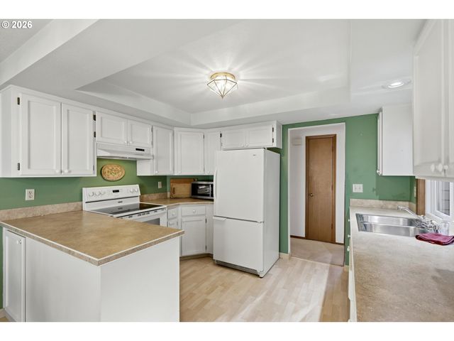 865 Sw 166TH Ave, Beaverton, OR 97006