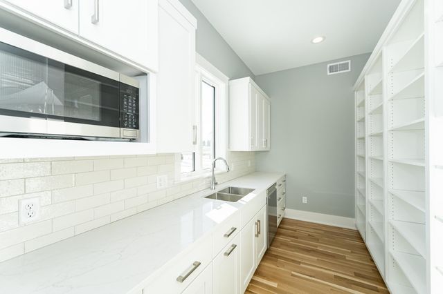 4868 Royal Oaks Circle SW, Rochester, MN 55902