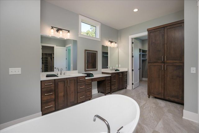 4868 Royal Oaks Circle SW, Rochester, MN 55902
