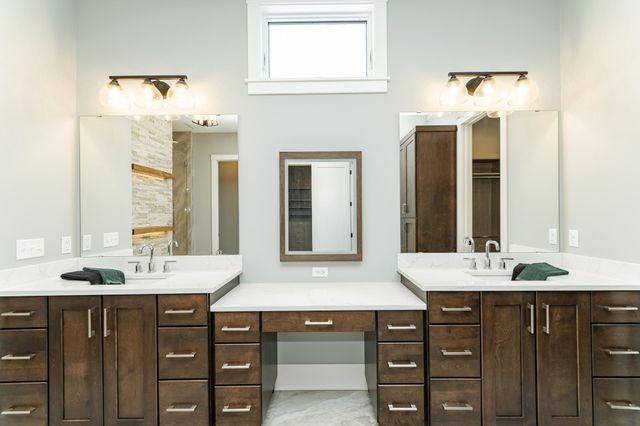 4868 Royal Oaks Circle SW, Rochester, MN 55902