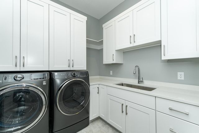 4868 Royal Oaks Circle SW, Rochester, MN 55902