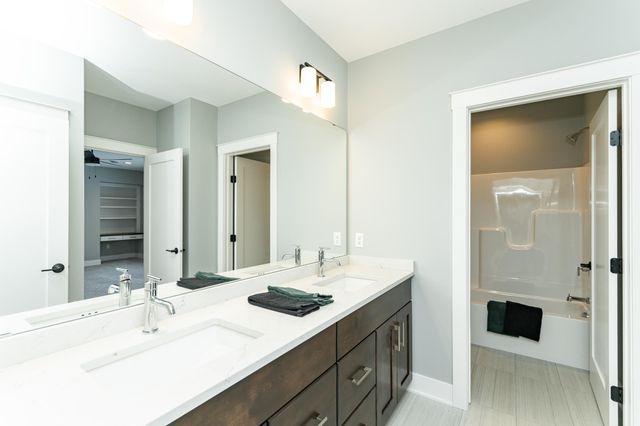 4868 Royal Oaks Circle SW, Rochester, MN 55902