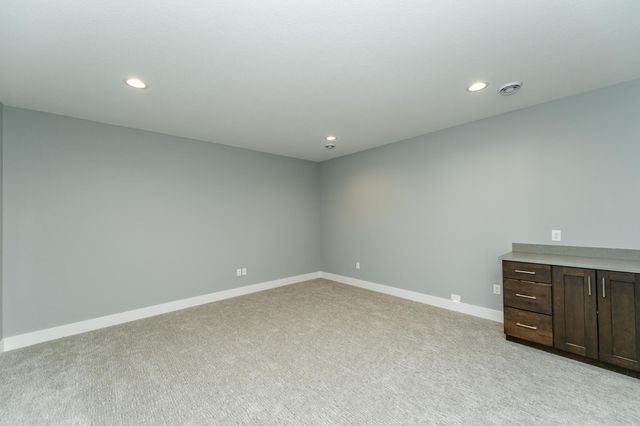 4868 Royal Oaks Circle SW, Rochester, MN 55902