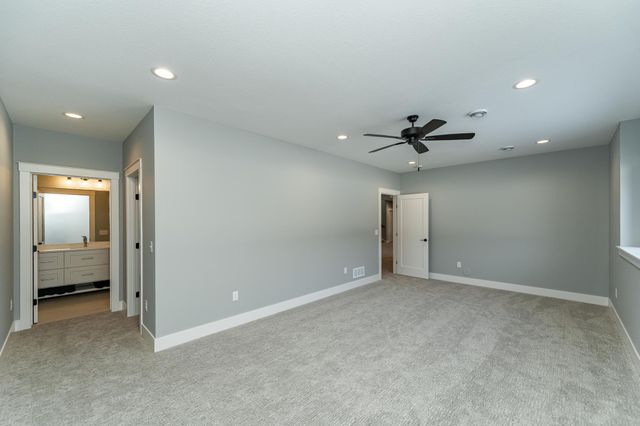 4868 Royal Oaks Circle SW, Rochester, MN 55902